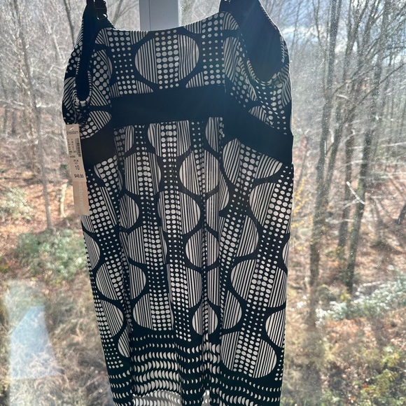 Dressbarn Monochrome Geometric Dress Top - Picture 2 of 4